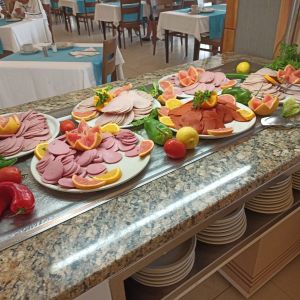 Buffet Du Petit Djeuner Attention Les Kilos